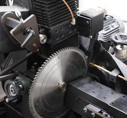 CNC-machine voor het slijpen van zaagbladen met hoge precisie