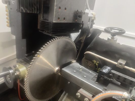 CNC TCT-machine voor het slijpen van zaagbladen met hoge precisie